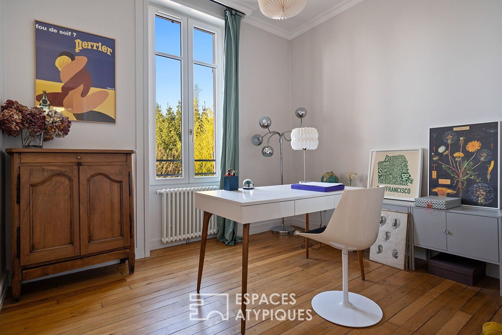 Bourgeois house revisited with contemporary extension