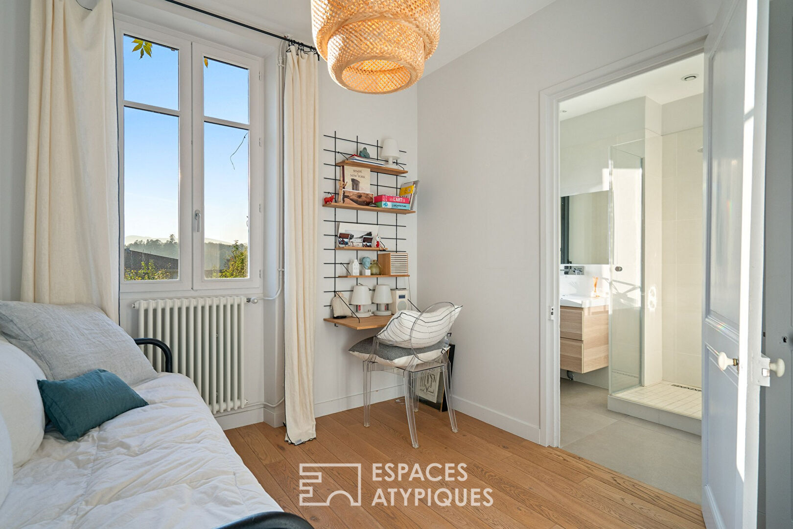 Bourgeois house revisited with contemporary extension