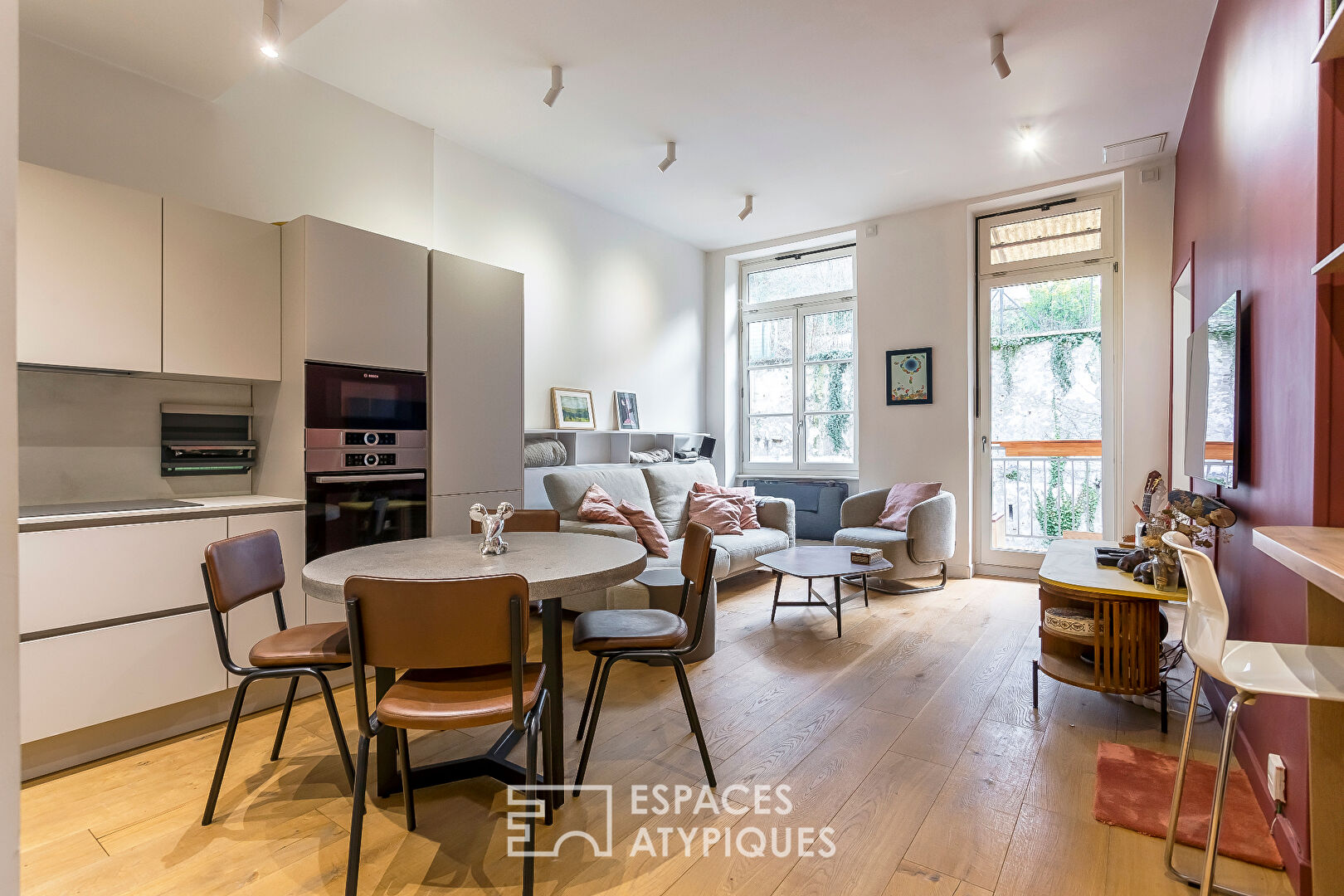 Renovated top floor apartment