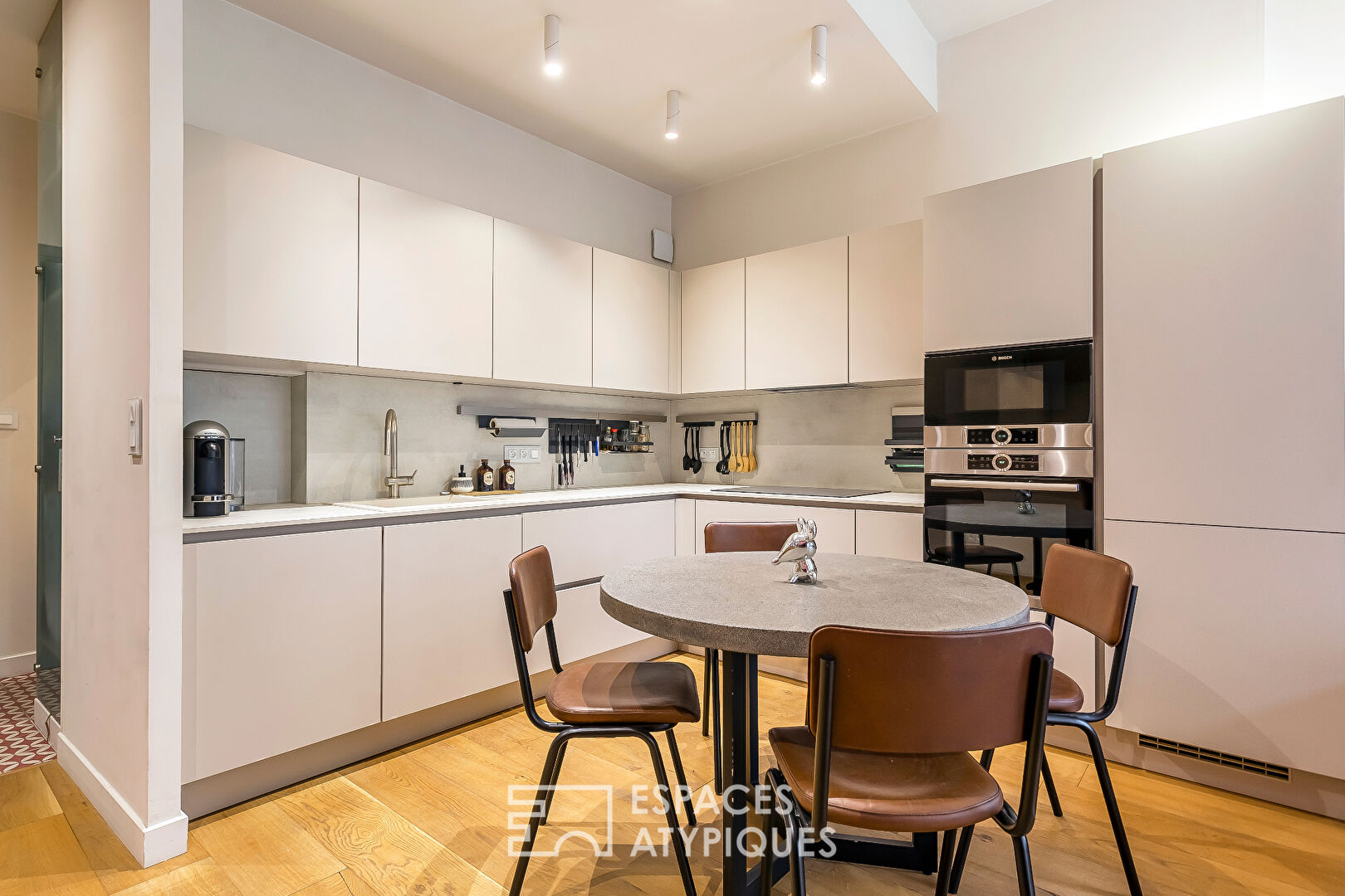 Renovated top floor apartment