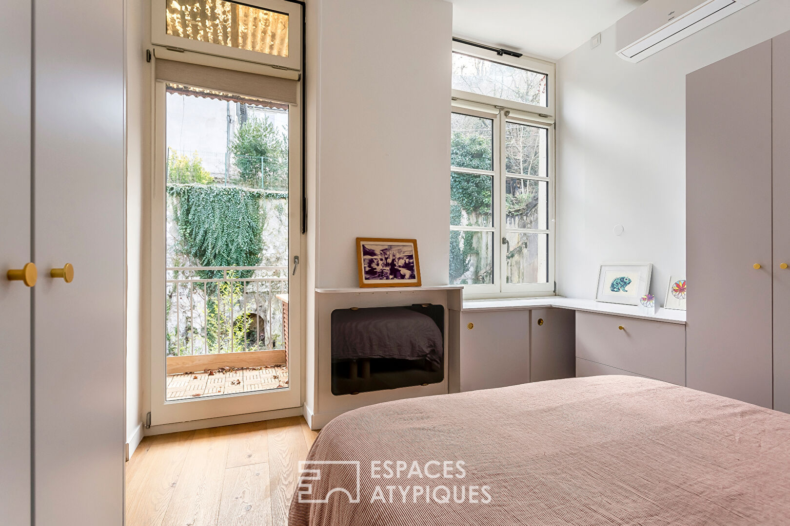Renovated top floor apartment