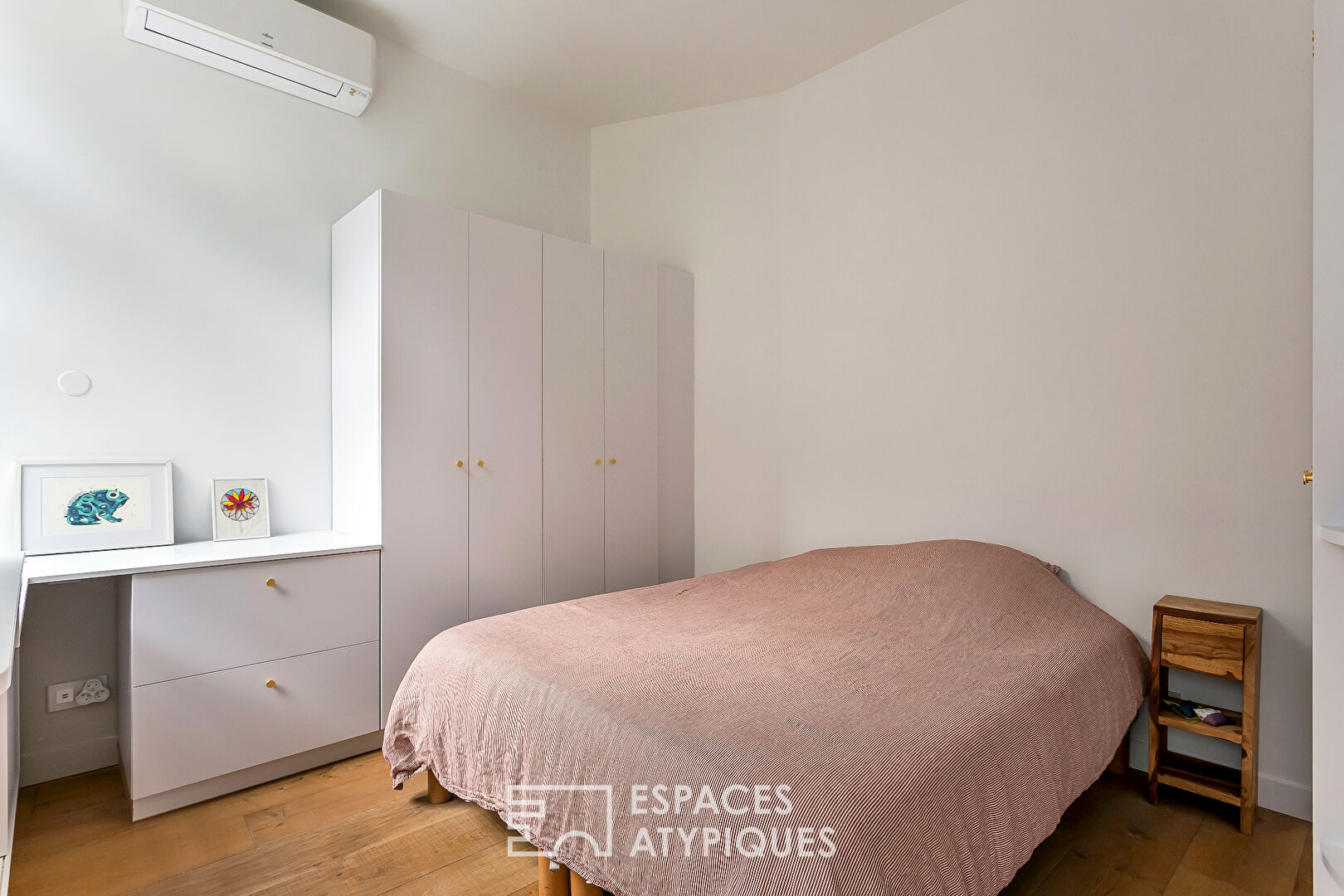 Renovated top floor apartment