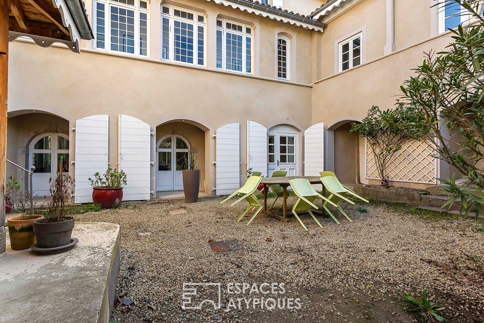 Maison ancienne de caractère avec piscine