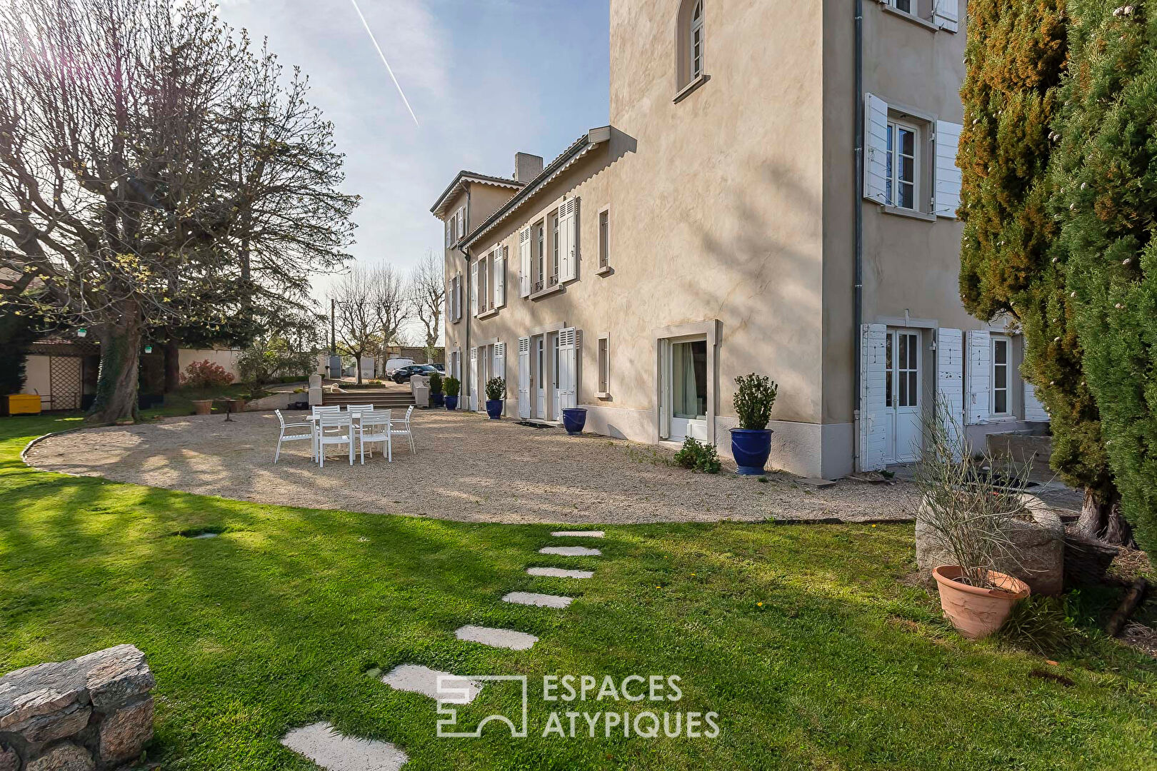 Maison ancienne de caractère avec piscine