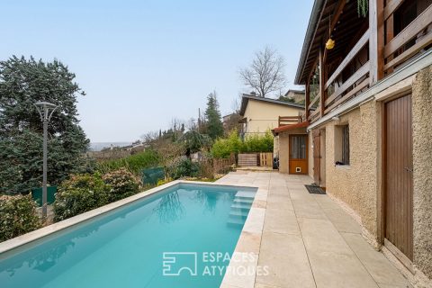 House with pool and view