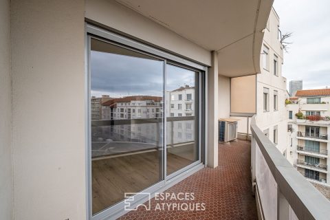 Appartement traversant avec balcon dans le 7ème