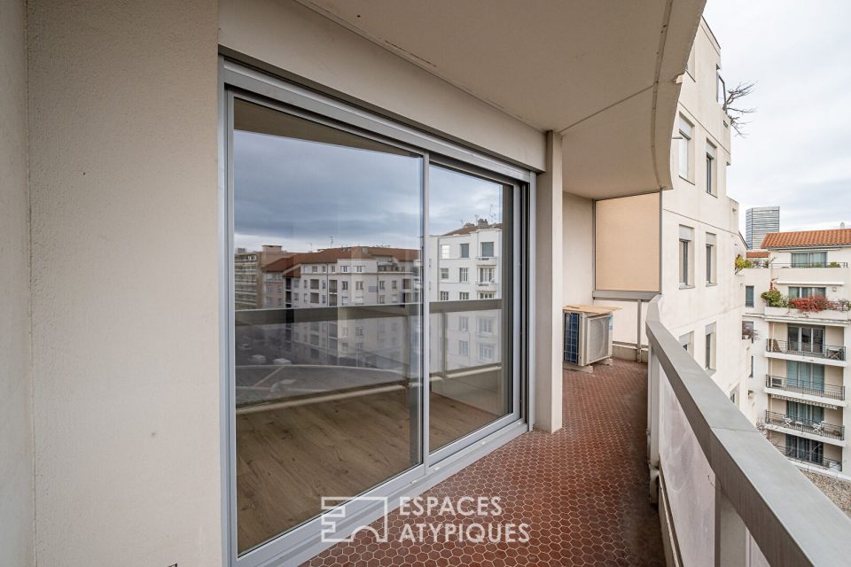 Appartement traversant avec balcon dans le 7ème