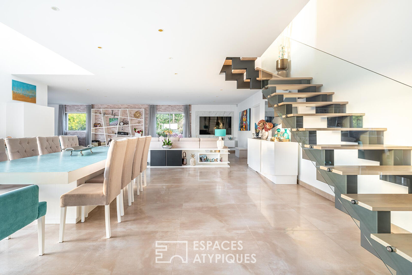 Maison contemporaine avec piscine et vue sur les Monts du Lyonnais