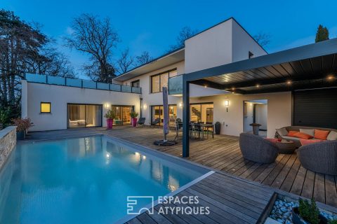 Maison contemporaine avec piscine et vue sur les Monts du Lyonnais