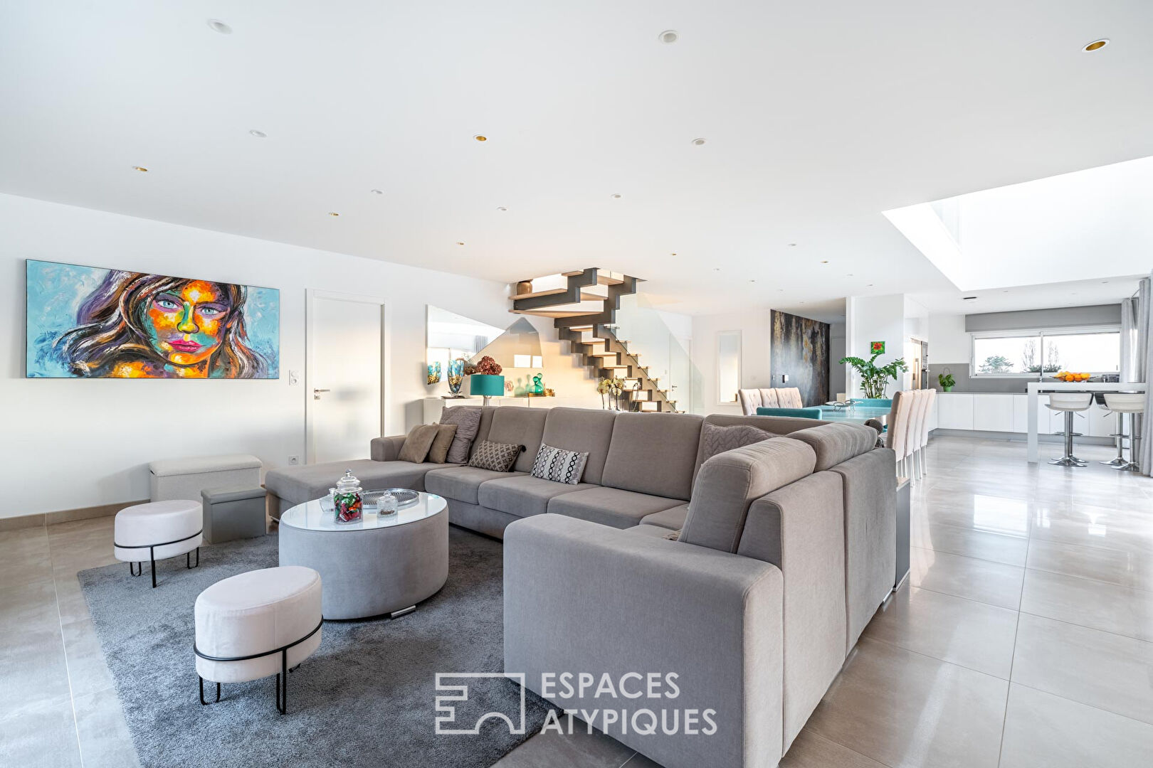 Maison contemporaine avec piscine et vue sur les Monts du Lyonnais