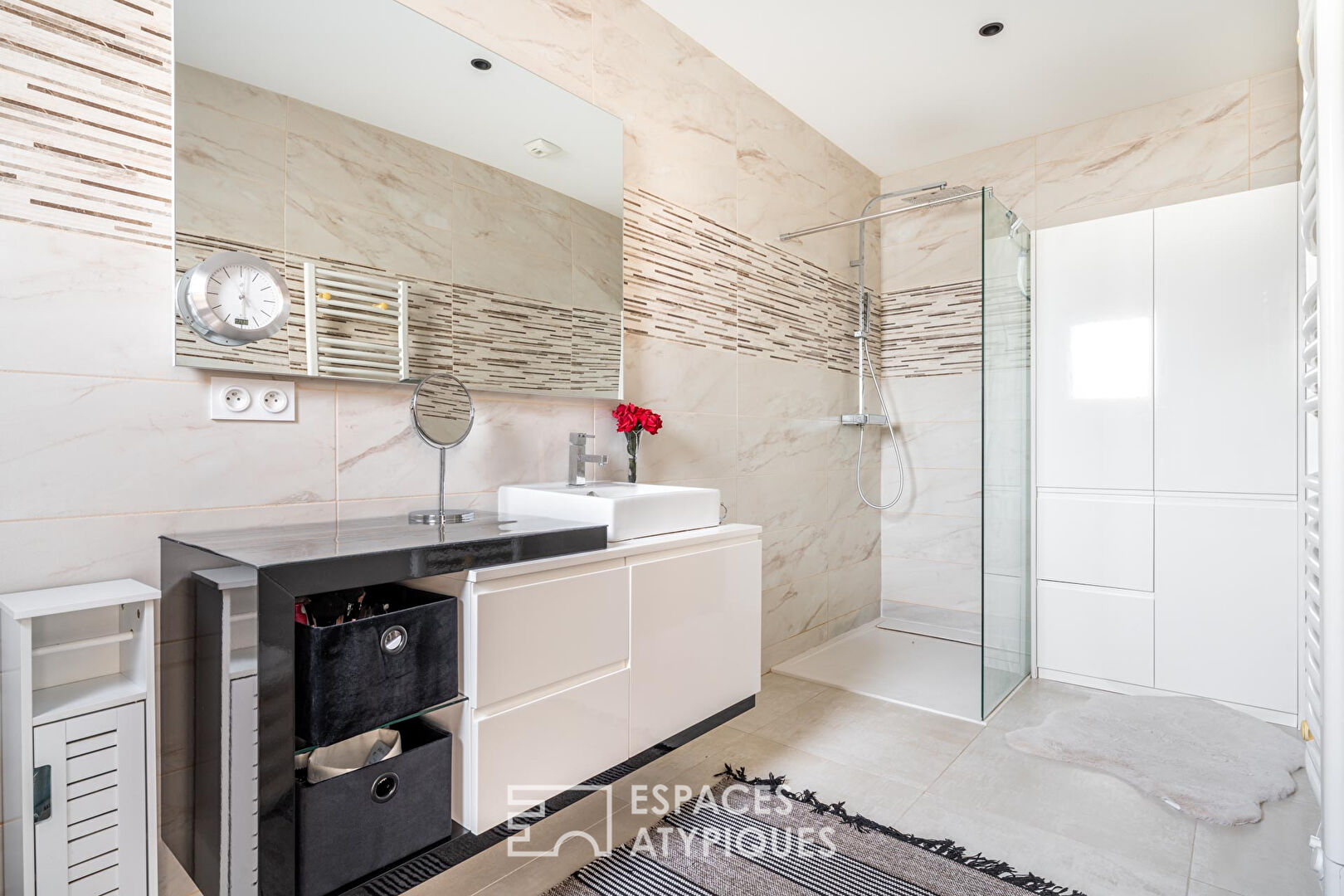 Maison contemporaine avec piscine et vue sur les Monts du Lyonnais