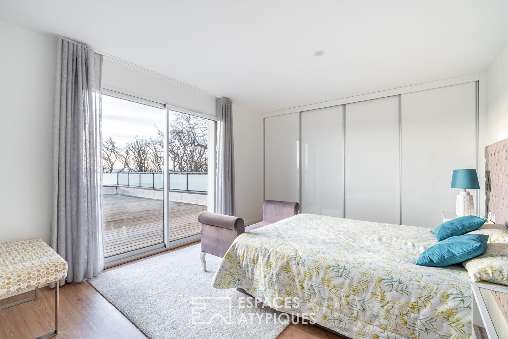 Maison contemporaine avec piscine et vue sur les Monts du Lyonnais