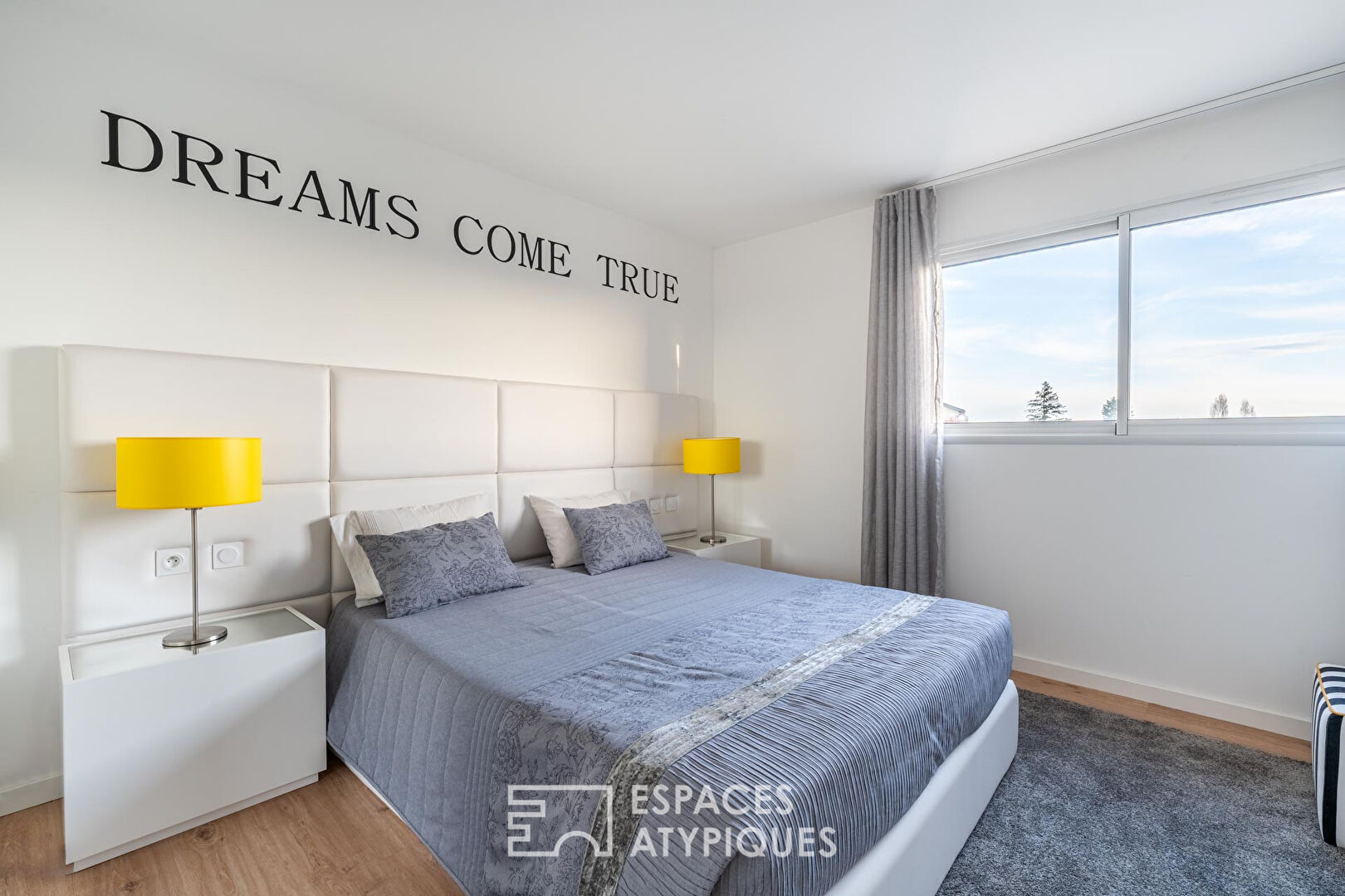 Maison contemporaine avec piscine et vue sur les Monts du Lyonnais