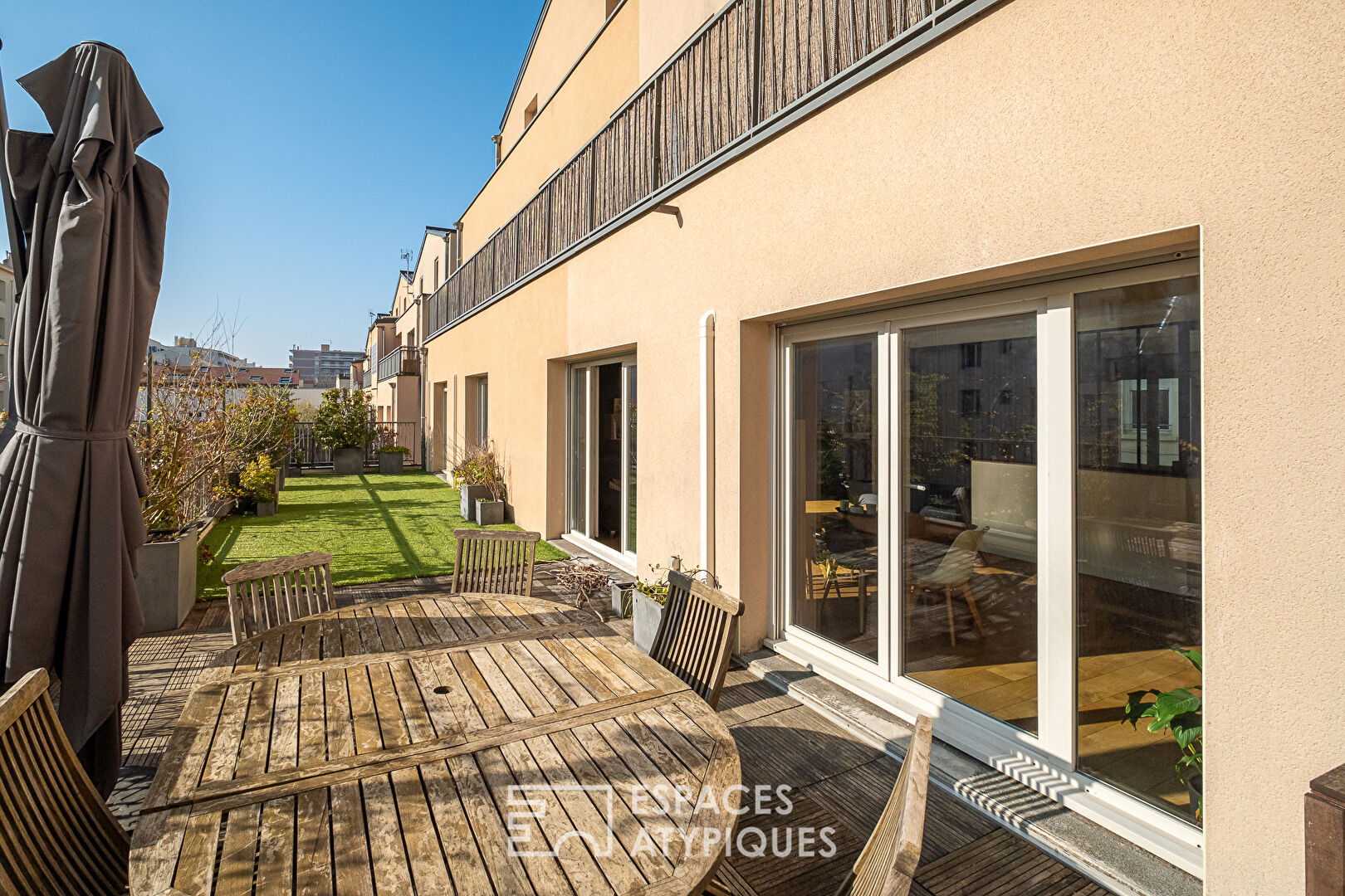Contemporary apartment with terrace in Monplaisir