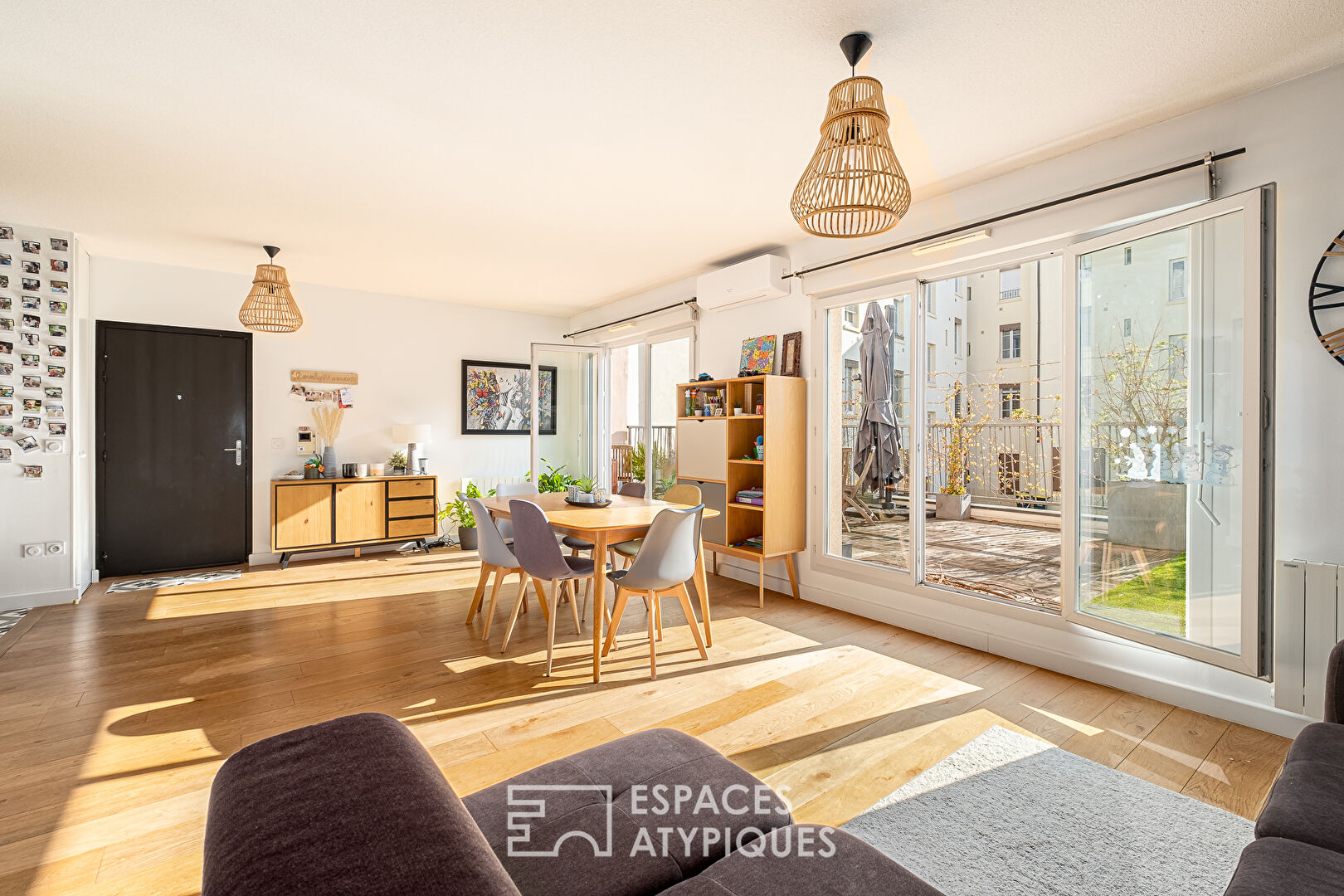 Contemporary apartment with terrace in Monplaisir