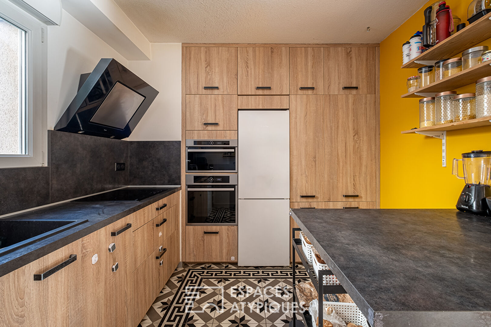 Contemporary apartment with terrace in Monplaisir