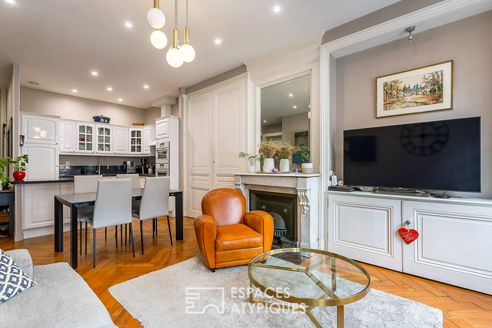 Renovated old apartment in the Préfecture district