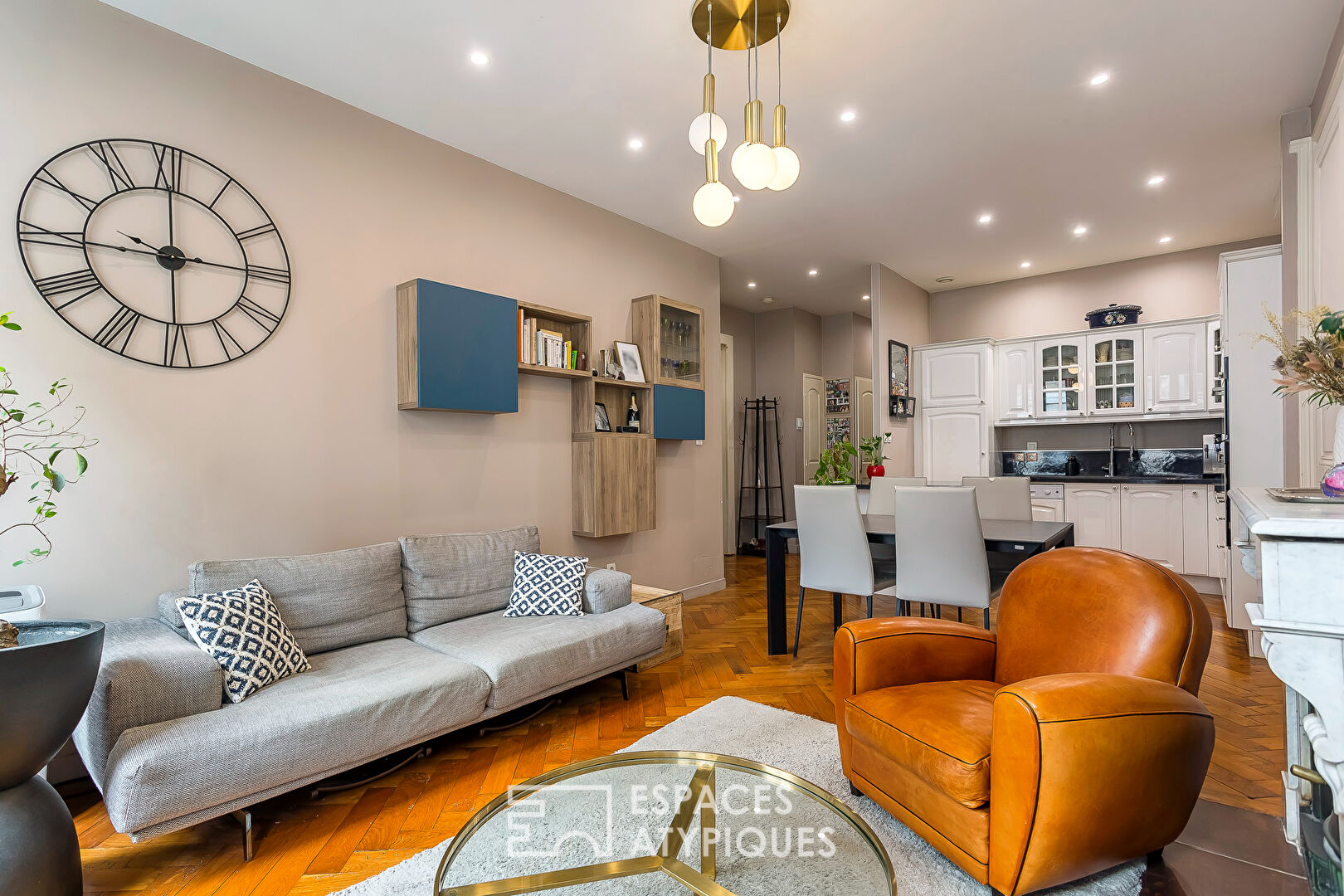 Renovated old apartment in the Préfecture district
