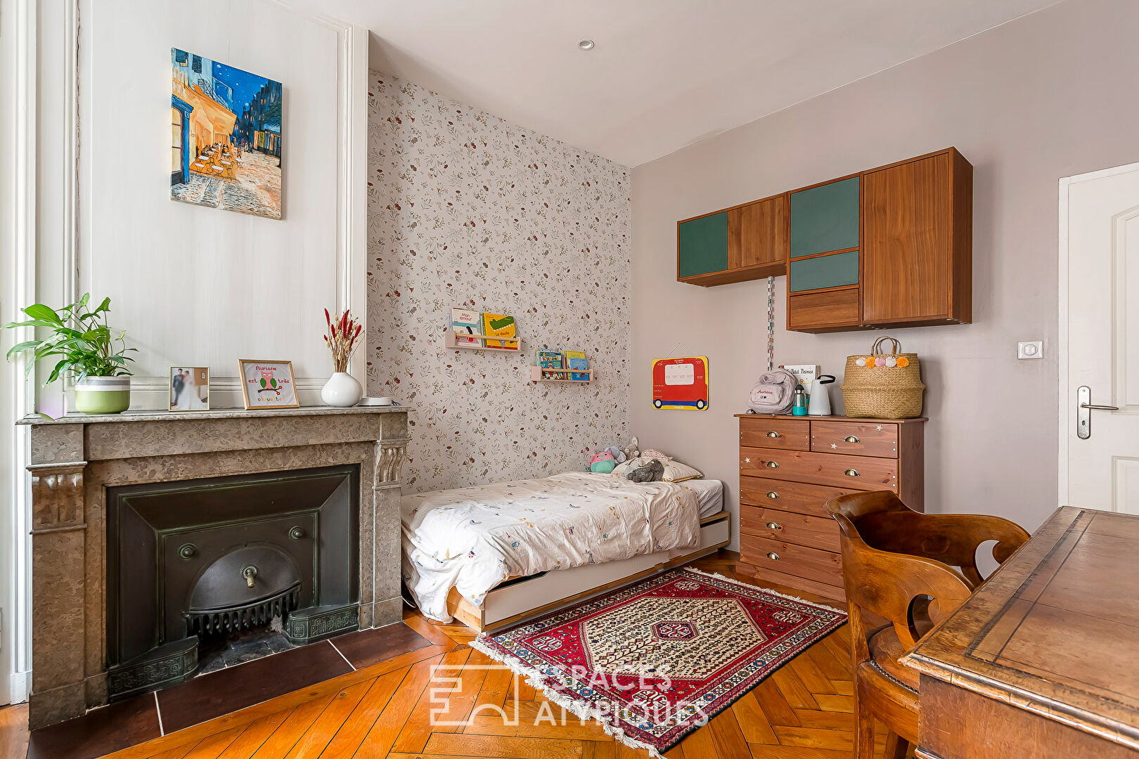 Renovated old apartment in the Préfecture district