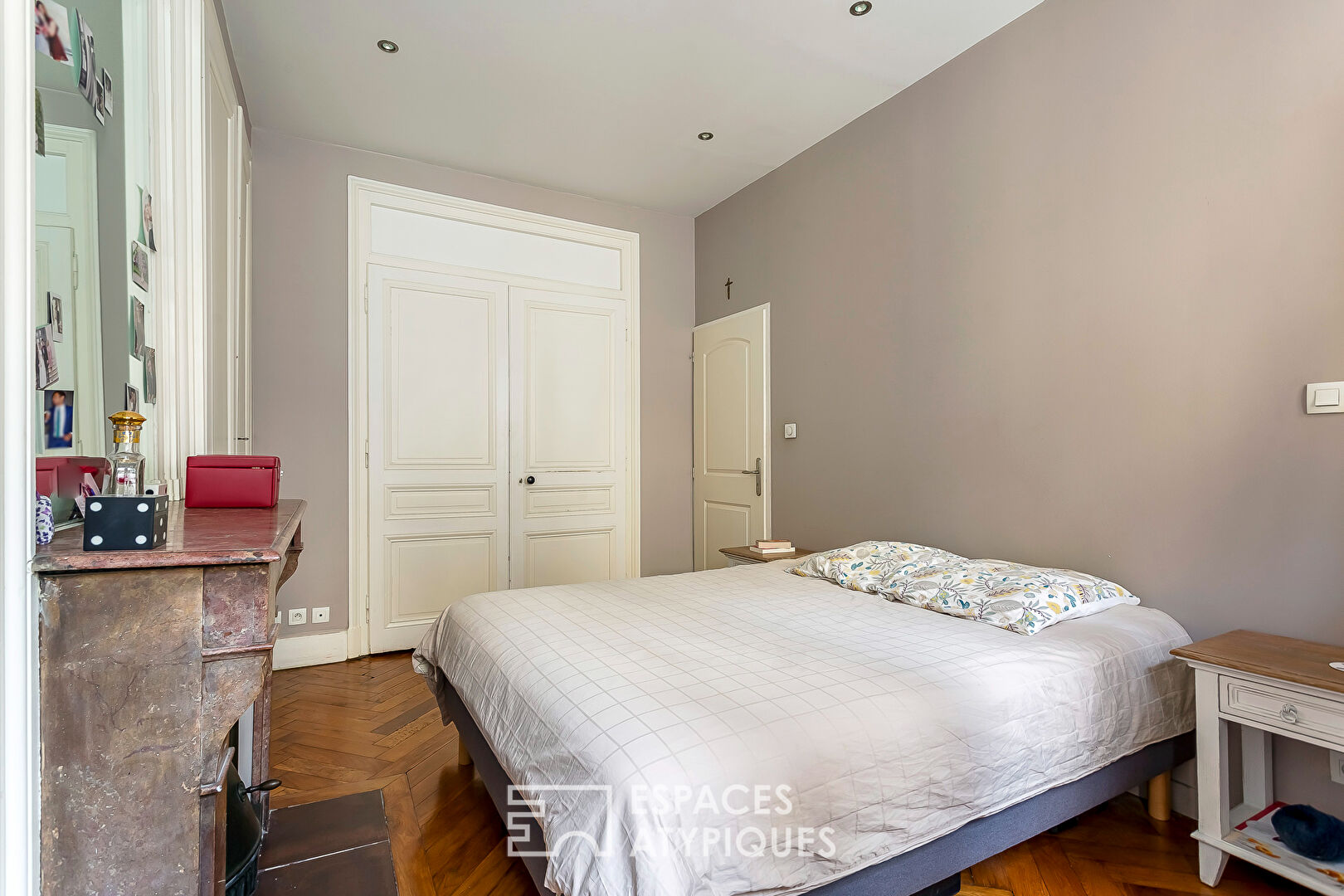 Renovated old apartment in the Préfecture district