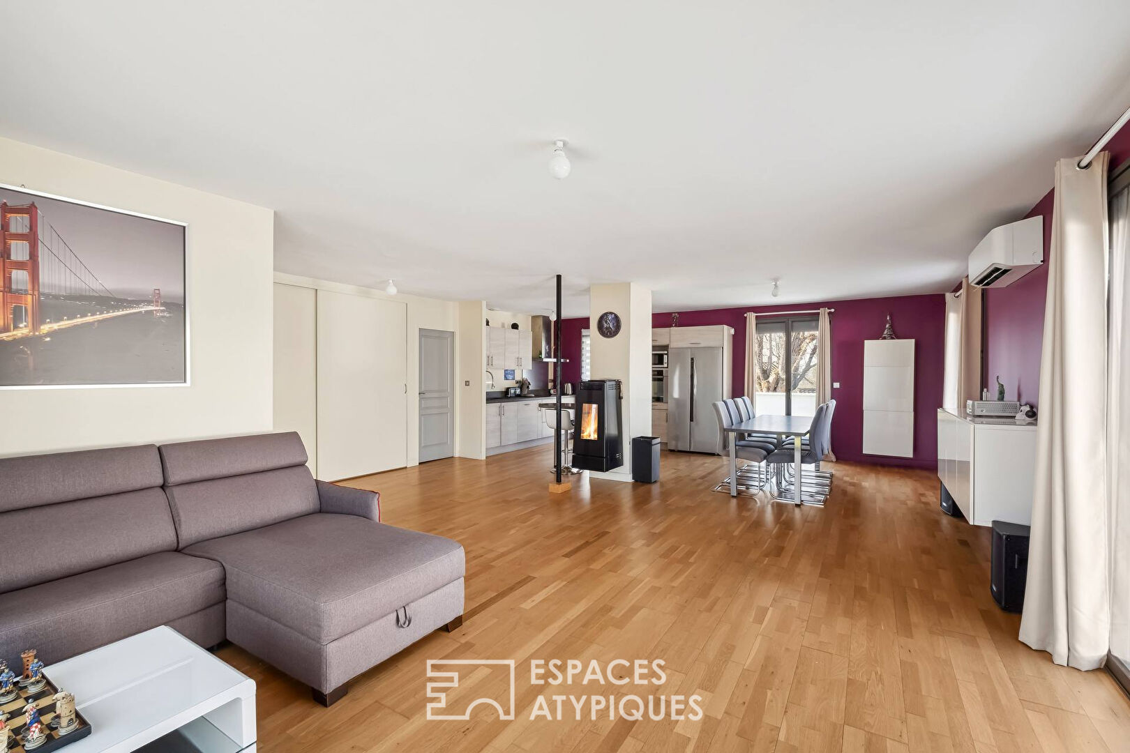 Family house with garden with swimming pool in Jonage
