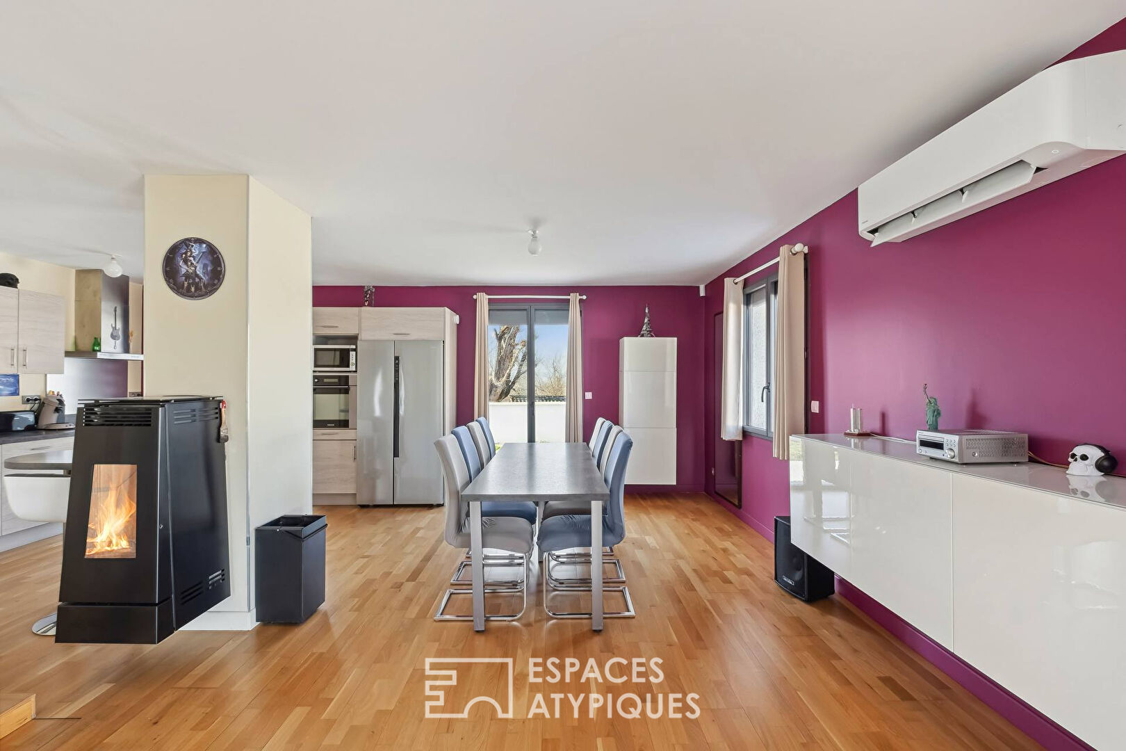 Family house with garden with swimming pool in Jonage