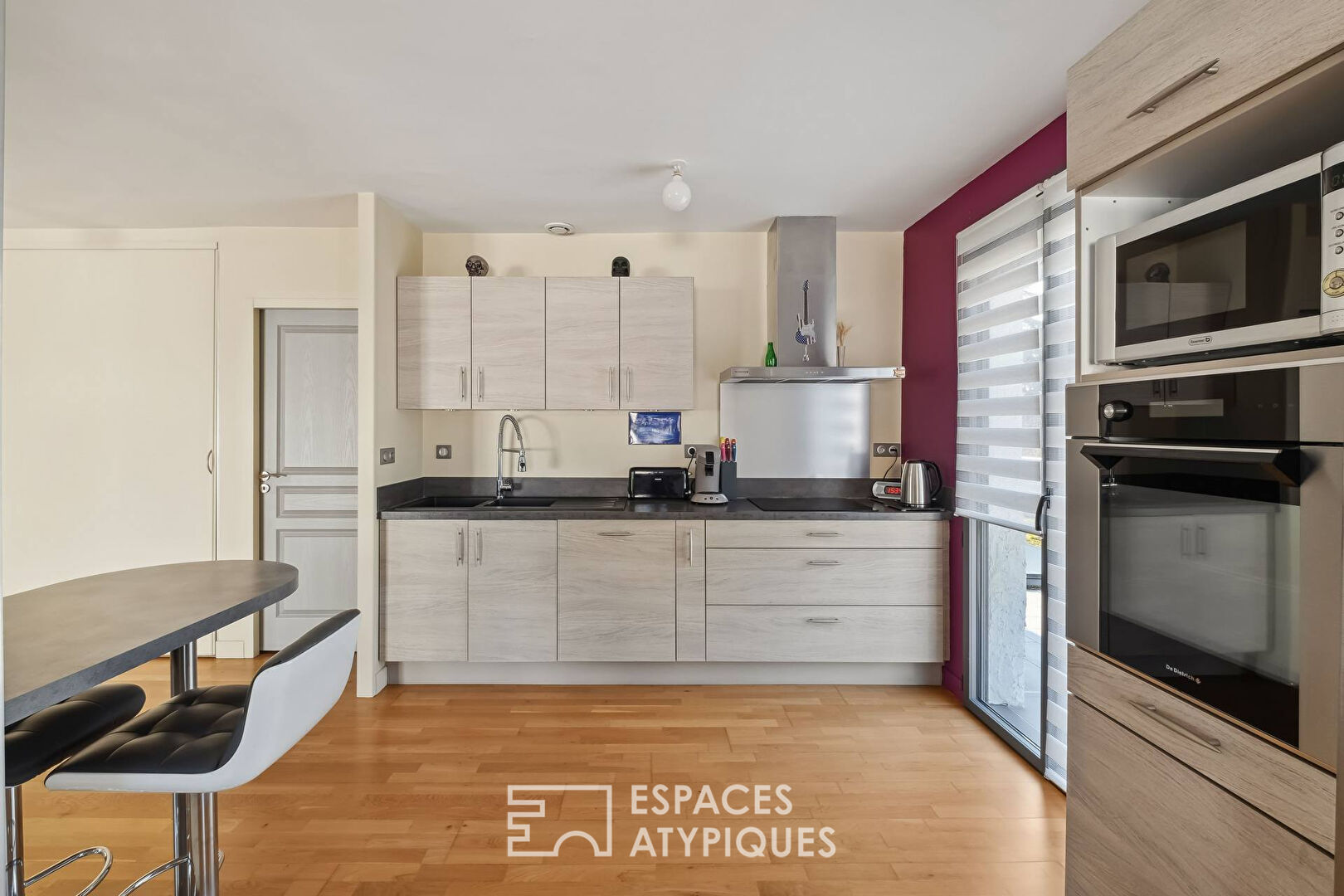 Family house with garden with swimming pool in Jonage