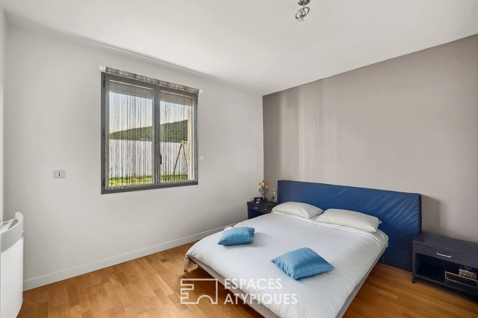 Family house with garden with swimming pool in Jonage