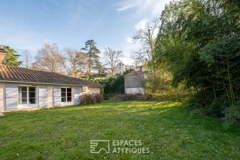 Single-story house with bucolic garden
