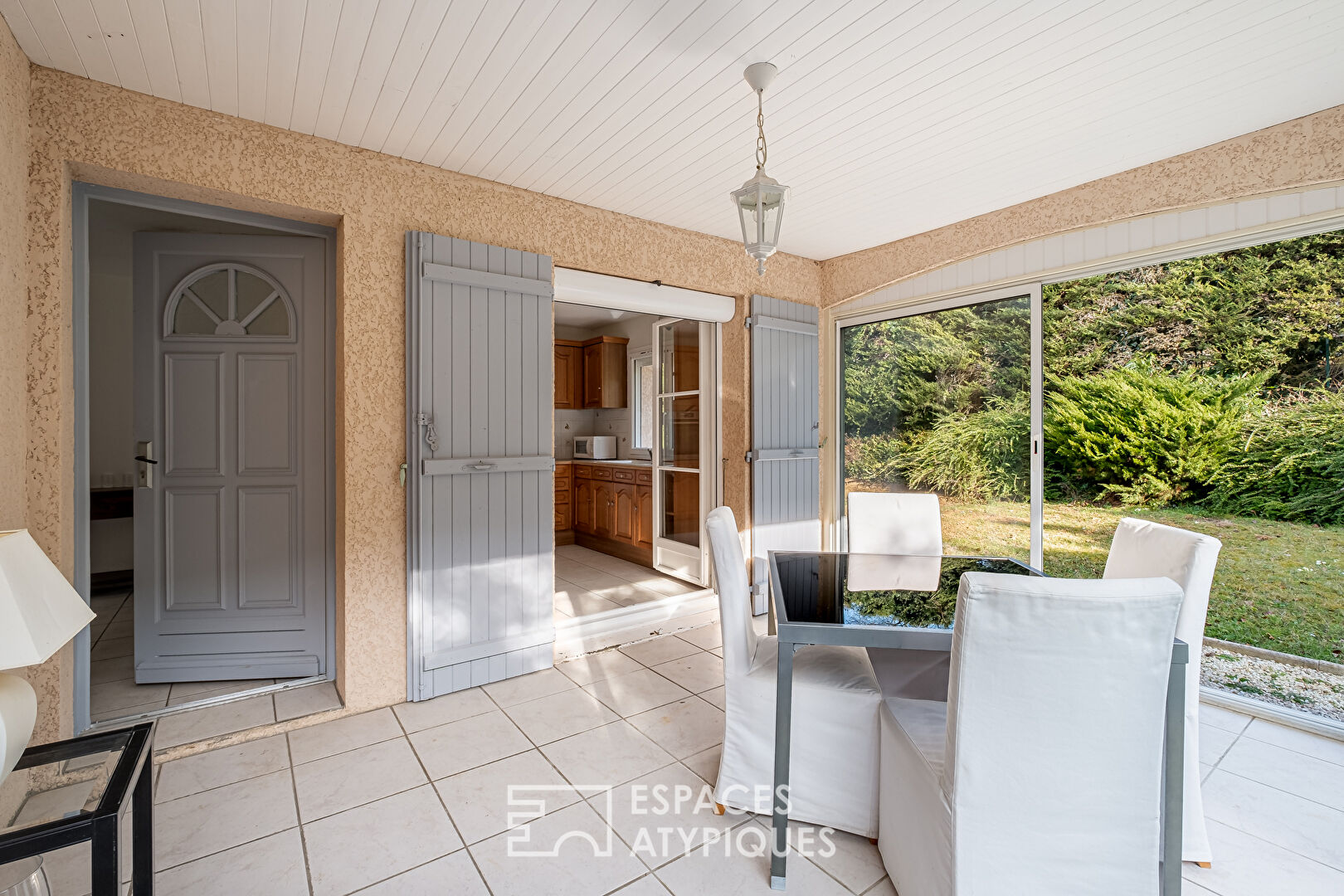 Maison de plain pied avec jardin bucolique