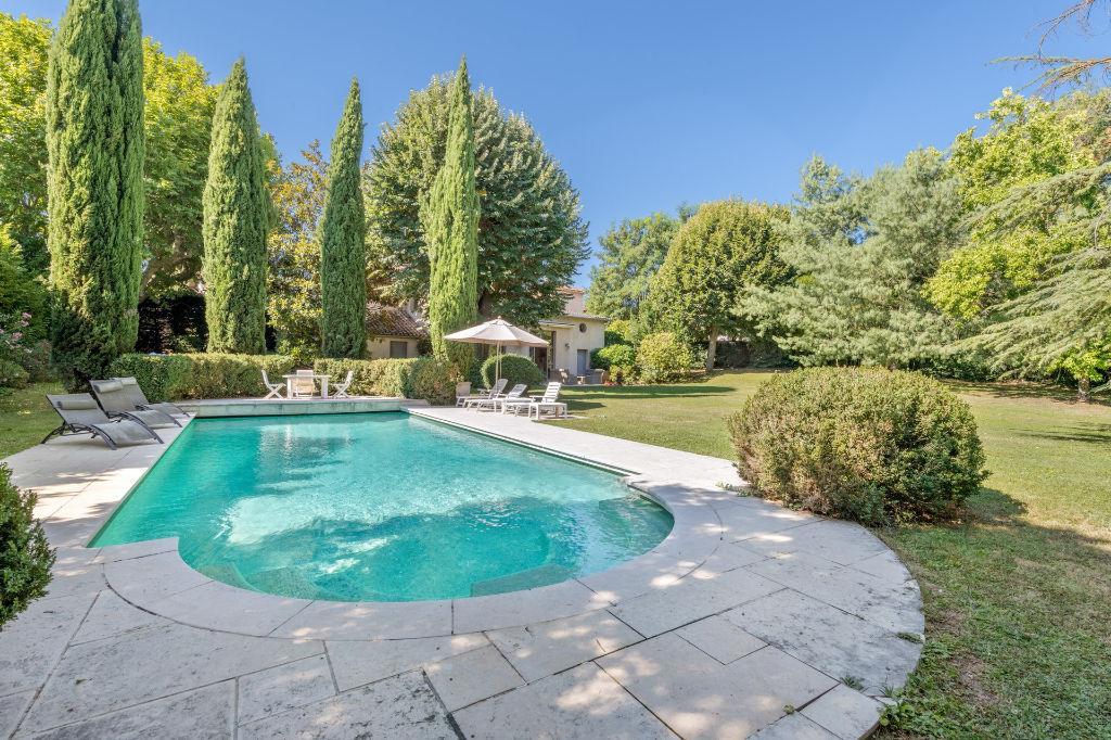 Maison de maître de 1800 avec piscine et grand jardin bucolique