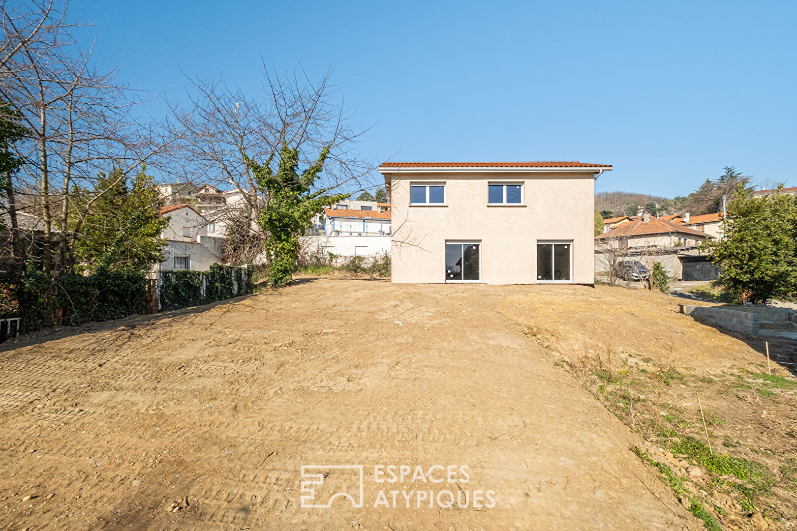 Maison neuve avec jardin piscinable