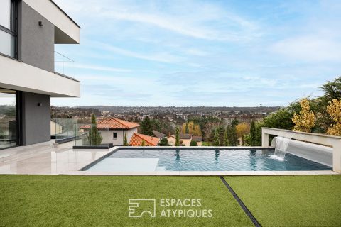 Maison contemporaine d’architecte avec vue panoramique et piscine