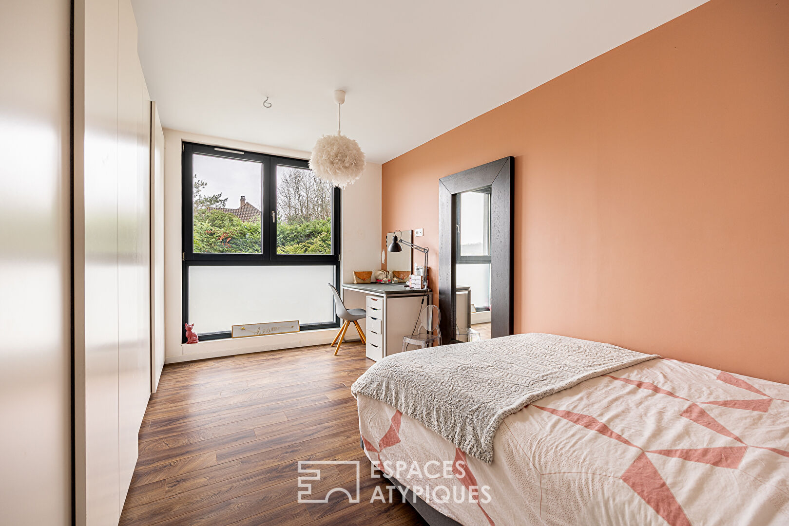 Maison contemporaine d&rsquo;architecte avec vue panoramique et piscine