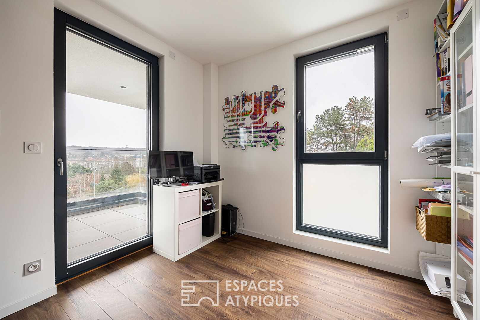 Maison contemporaine d&rsquo;architecte avec vue panoramique et piscine