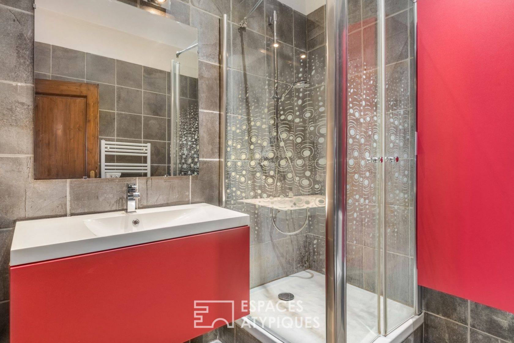 Appartement dans une copropriété en pierres dorées