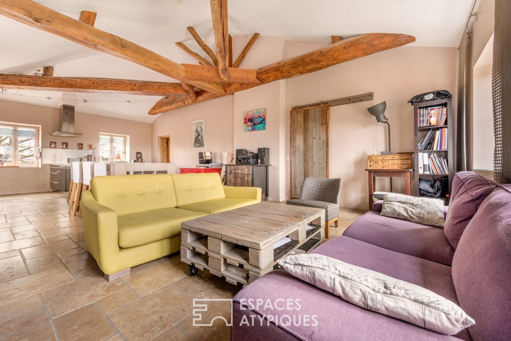 Appartement dans une copropriété en pierres dorées