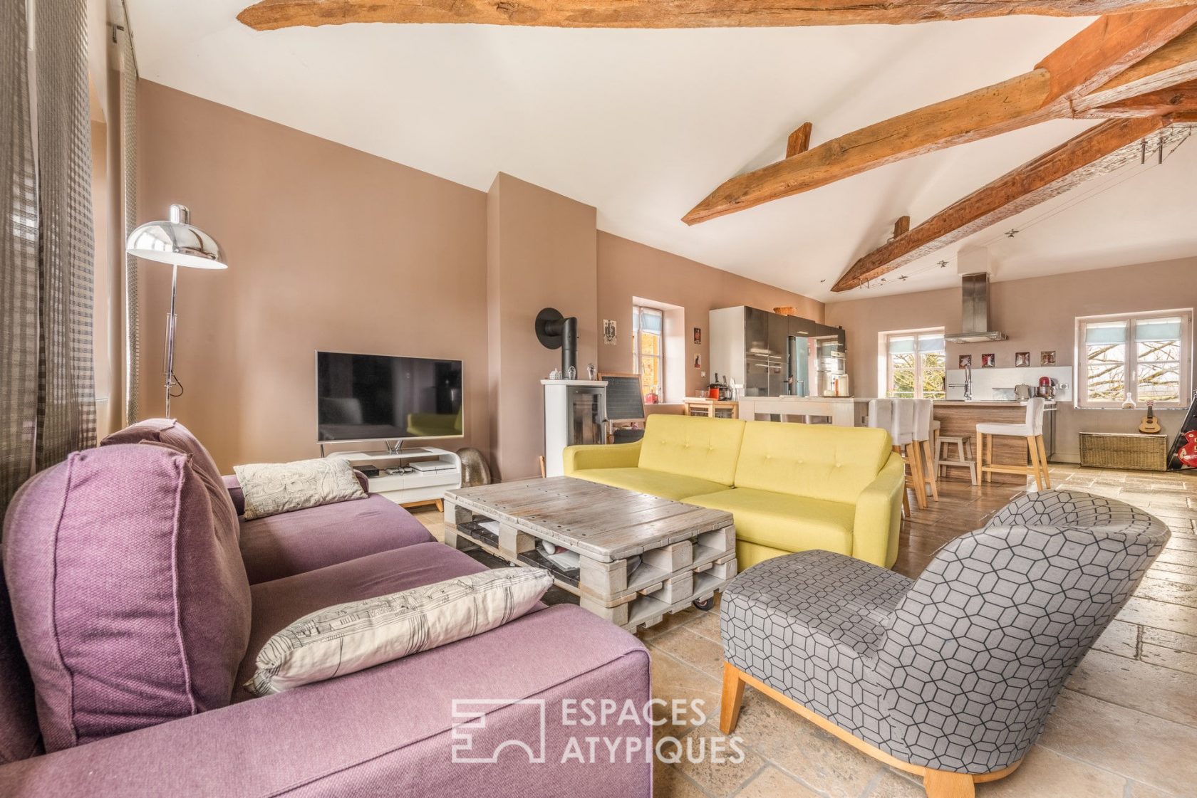 Appartement dans une copropriété en pierres dorées