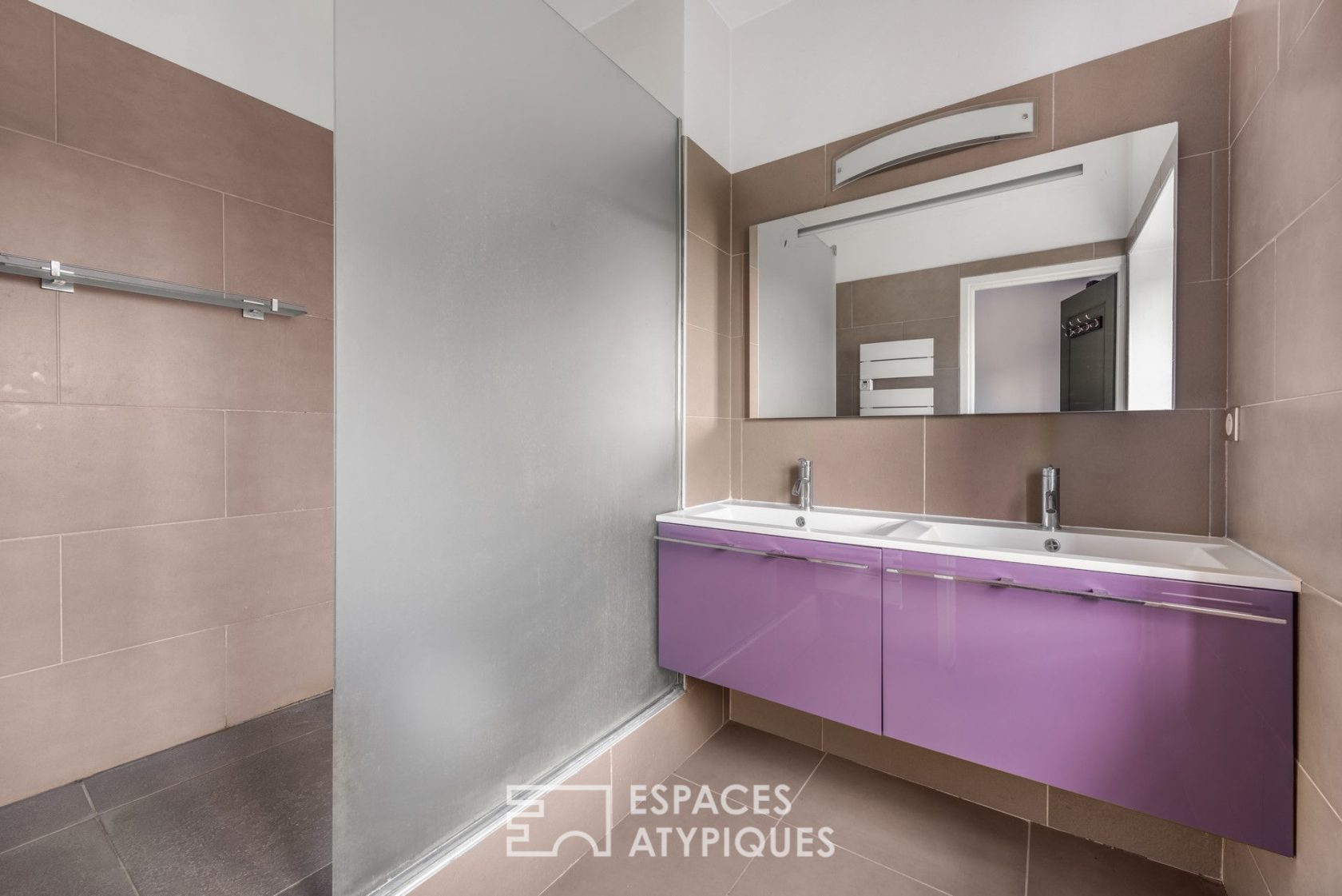 Appartement dans une copropriété en pierres dorées