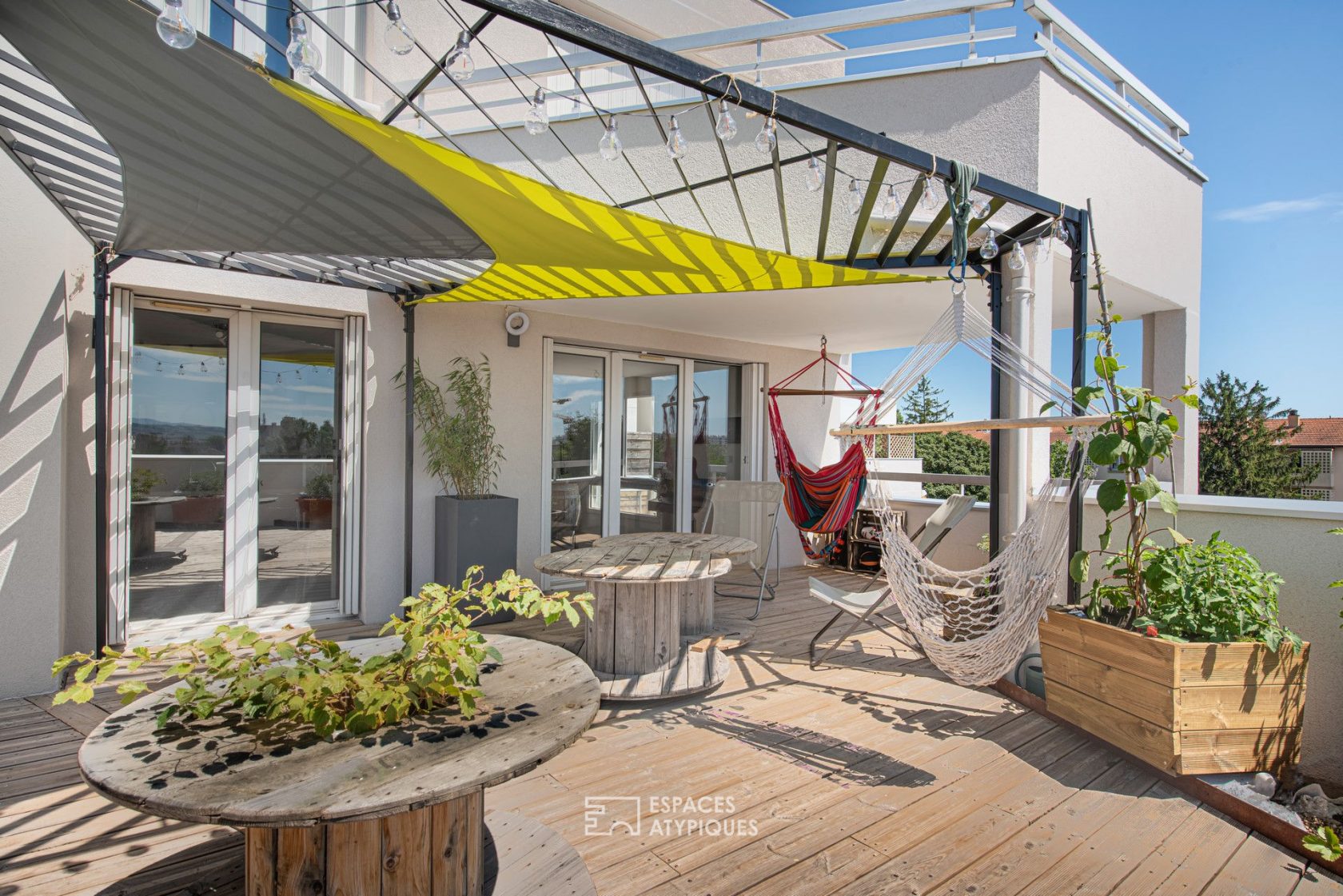 Appartement rénové avec terrasse