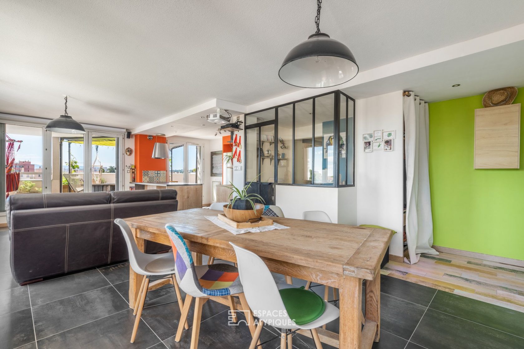 Appartement rénové avec terrasse