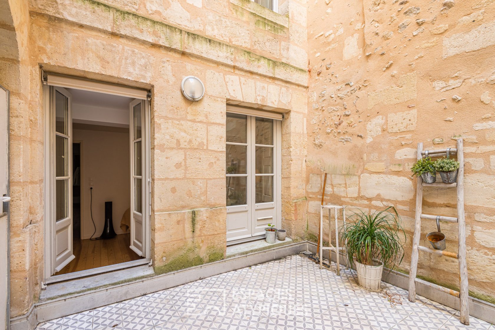 Duplex with old charm