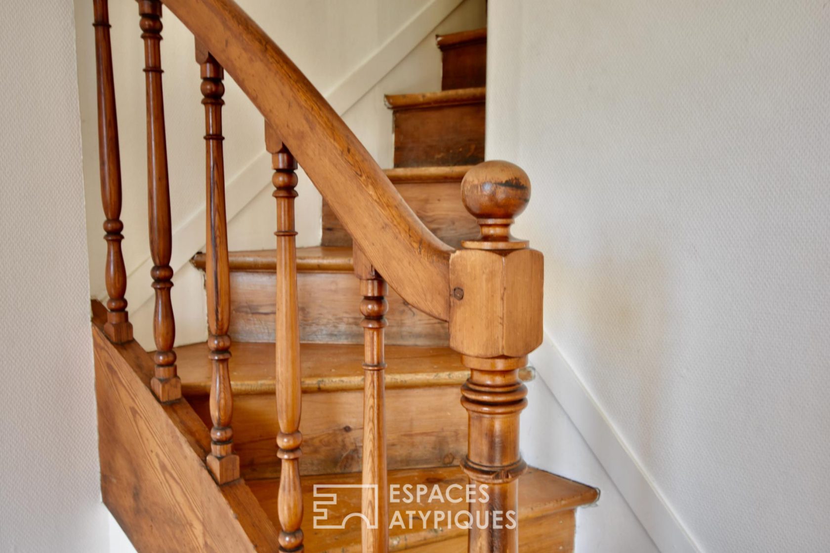 Old duplex apartment in Chartrons
