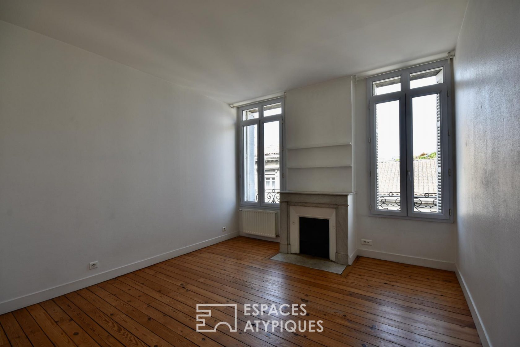 Old duplex apartment in Chartrons