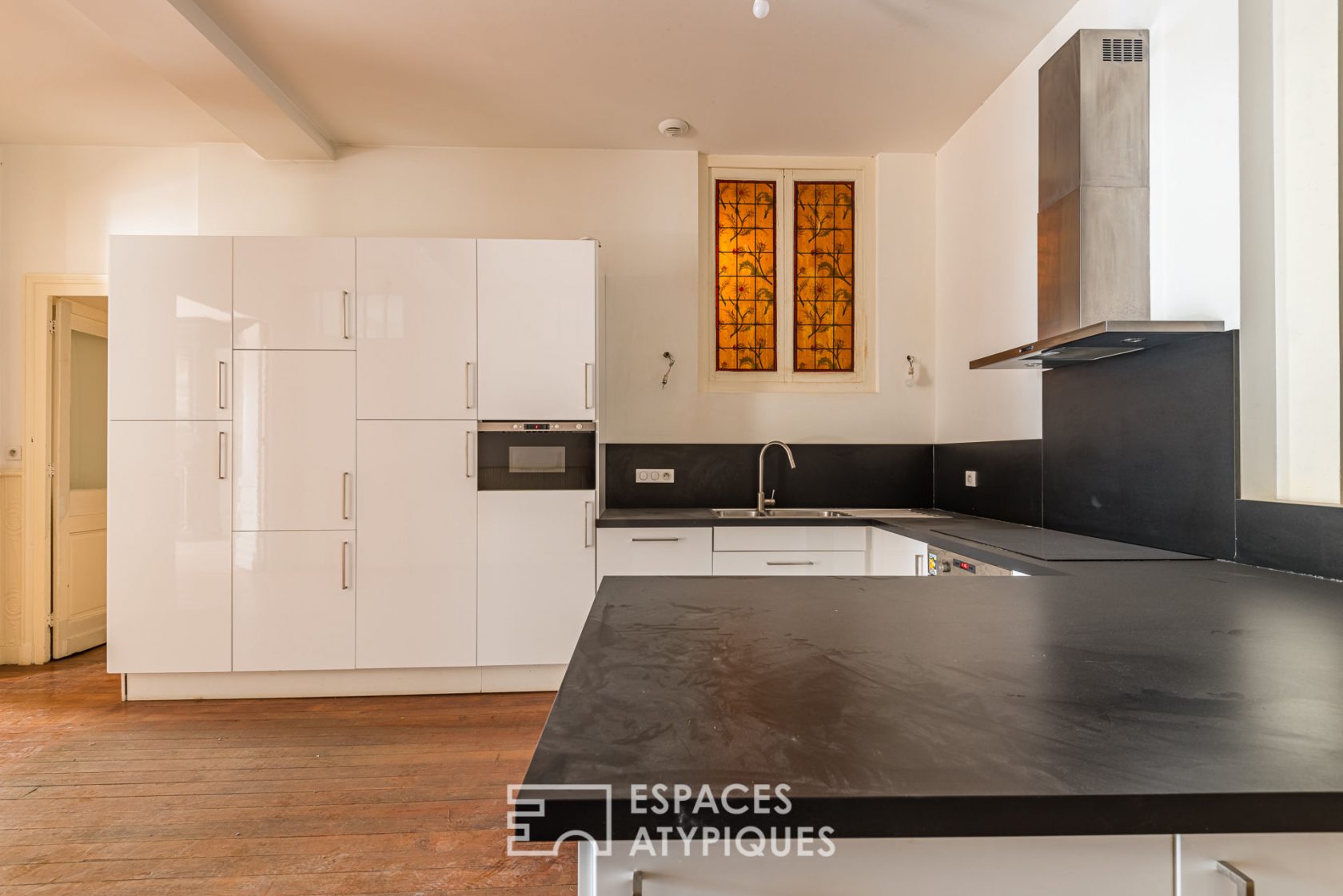Art Nouveau style apartment with terrace in the center