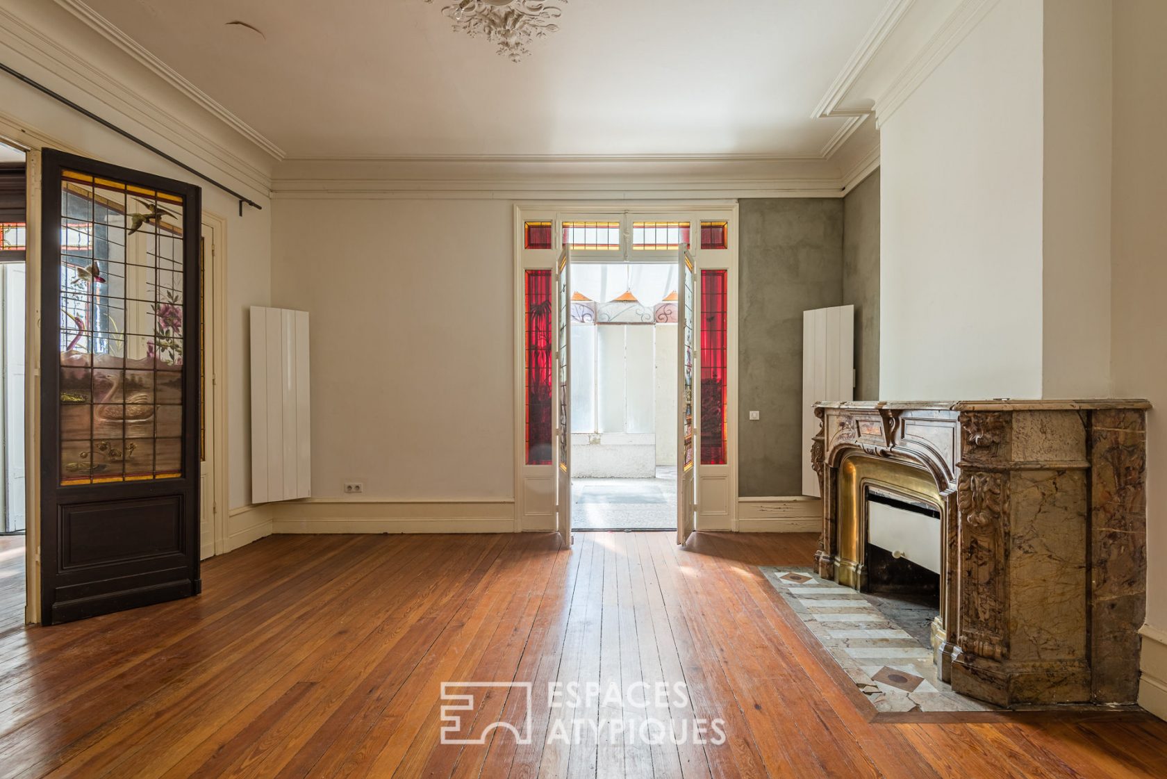 Art Nouveau style apartment with terrace in the center