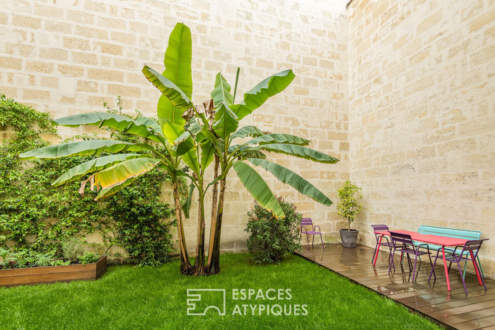 The contemporary triplex with garden in Chartrons