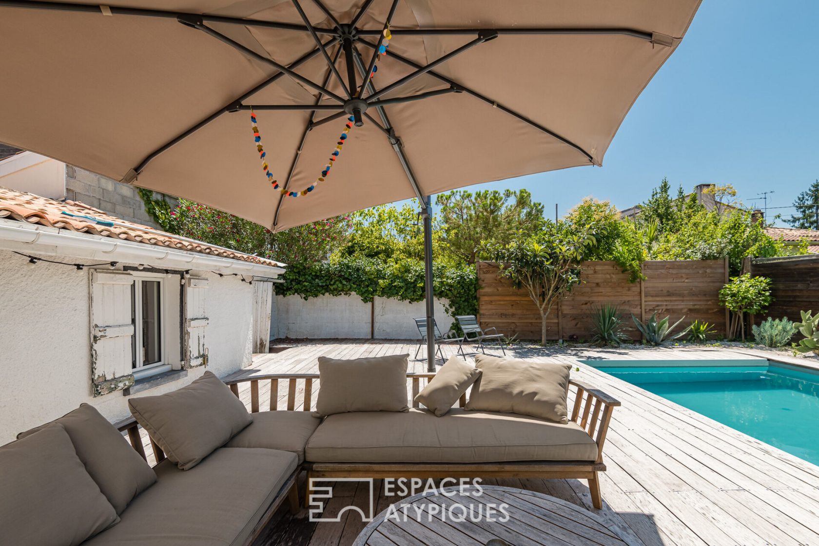 1930s house with garden and swimming pool in Caudéran