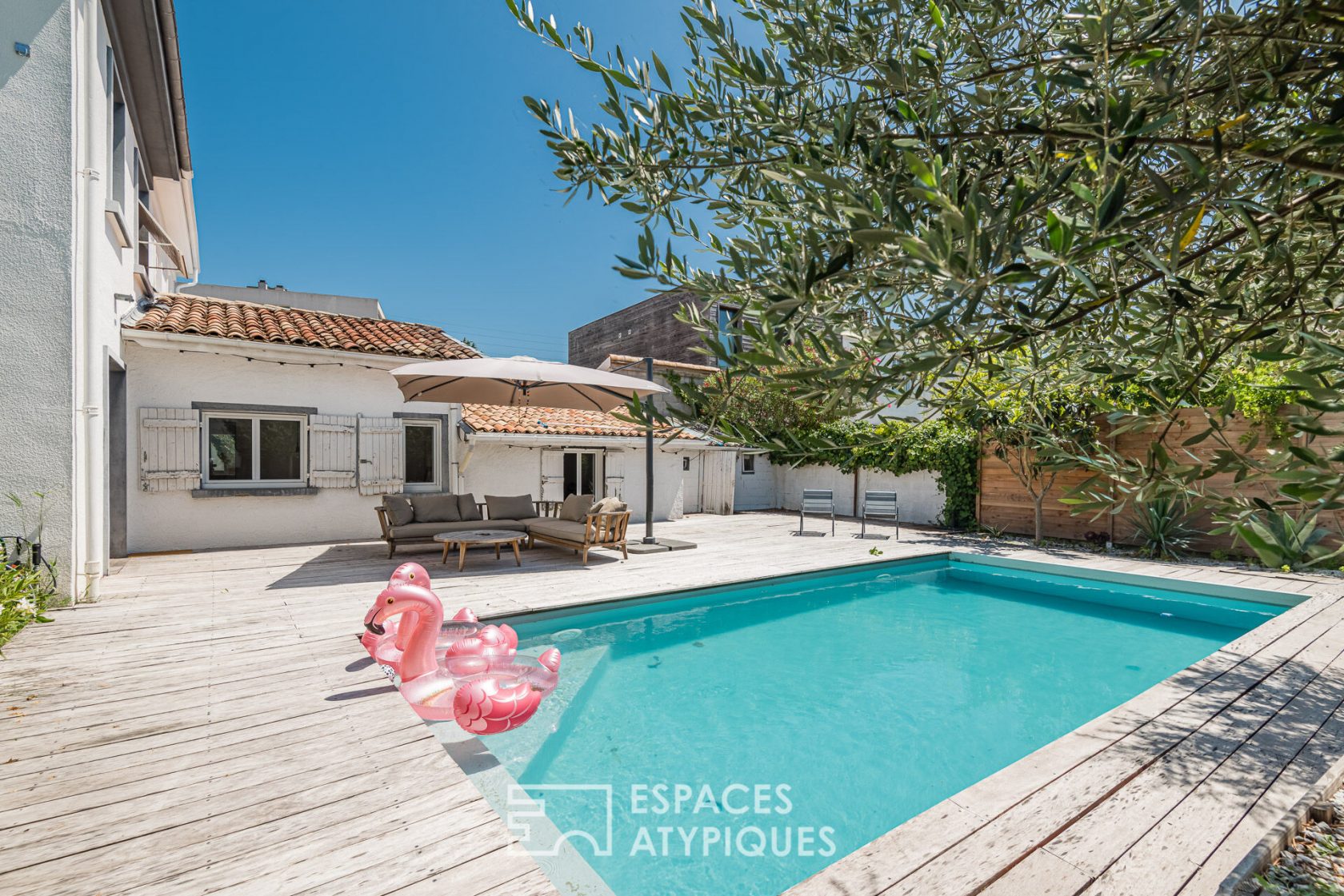 1930s house with garden and swimming pool in Caudéran