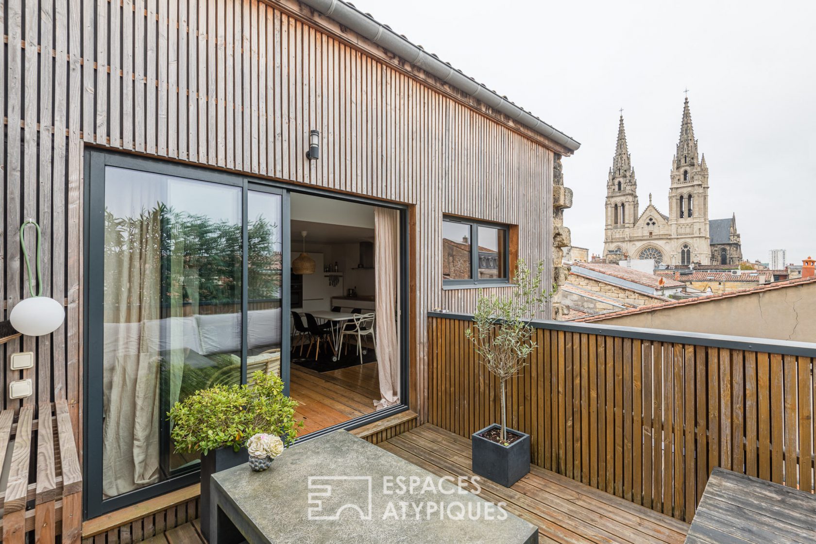 The real cocoon with breathtaking views in Chartrons